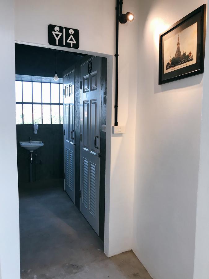 Arun Old Town Hostel Bangkok Exterior photo